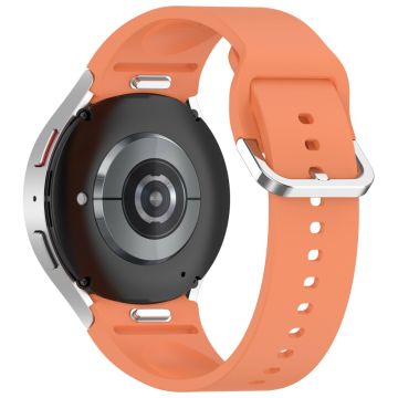 Samsung Galaxy Watch4 / 5 / 6 / 7 40mm / Watch 5 Pro 45mm / Watch FE 40mm Armbånd Sølv Spenne Silikon Urrem - Oransje