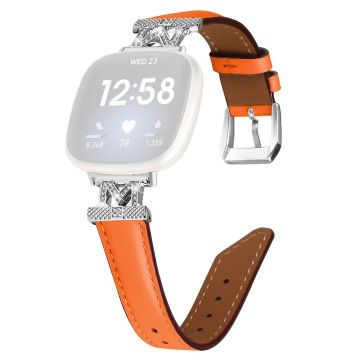 Fitbit Versa 3 / Versa 4 / Sense / Sense 2 M-formet rhinestone-dekor i ekte okseskinn med sølvspenne - Oransje