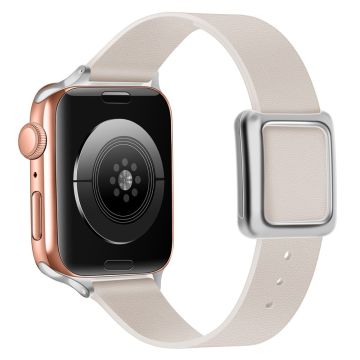 Apple Watch Series 8 (41 mm) klokkerem i ekte skinn med sølvspenne - Starlight Farge